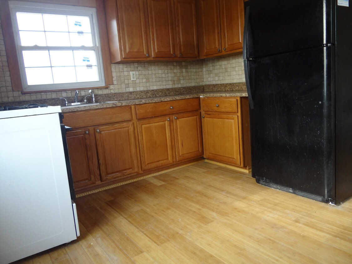 Primary Photo - 222 Major Ave