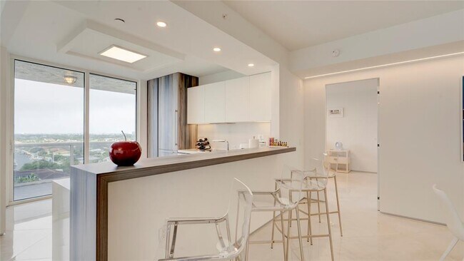 Building Photo - 4240 Galt Ocean Dr