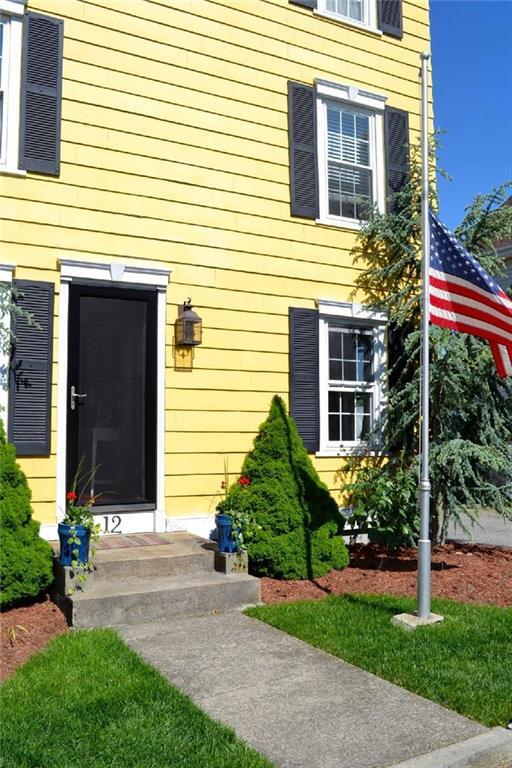 12 Third School St Unit 3, Bristol, RI 02809 Room for Rent in Bristol