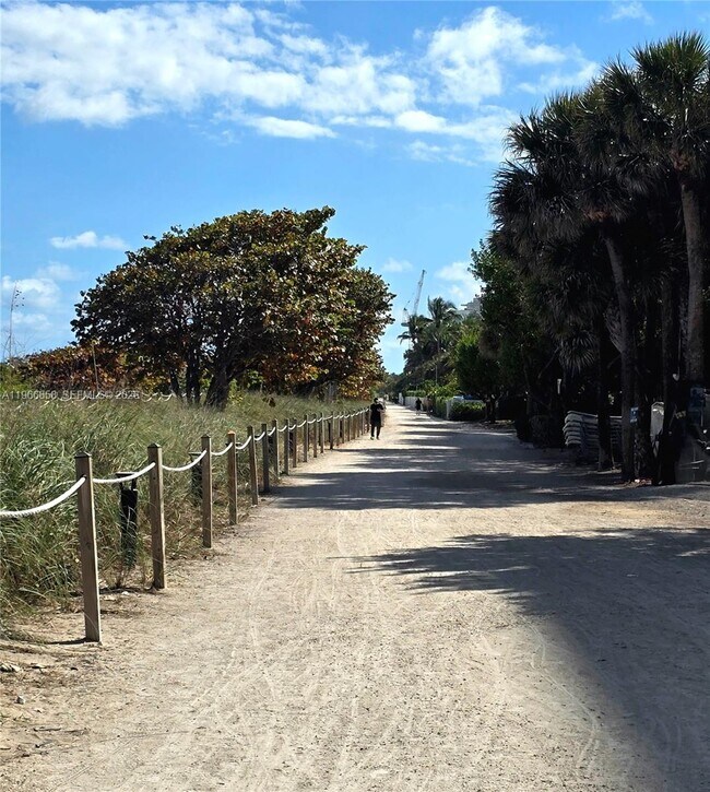 Building Photo - 10175 Collins Ave