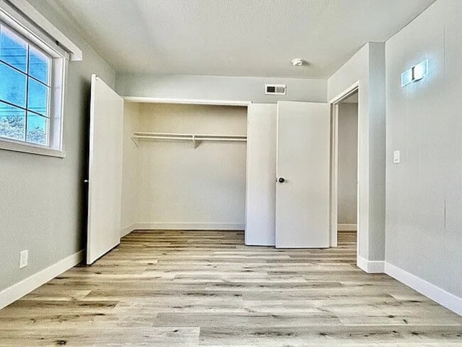 Building Photo - 1018 Mission Dr