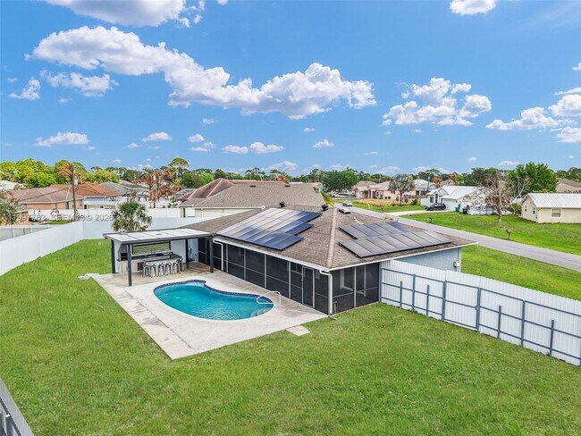 Foto del edificio - 702 NW Orchid St