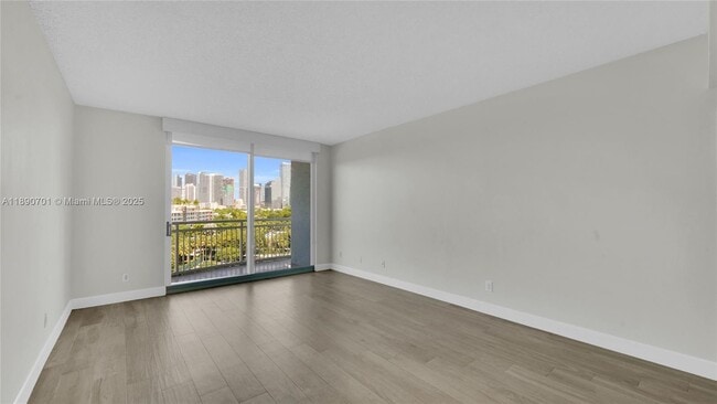 Building Photo - 2475 Brickell Ave