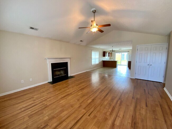 Building Photo - Beautiful 3 bedroom, 2 bath unfurnished home in Neighborhoods of Holly Ridge