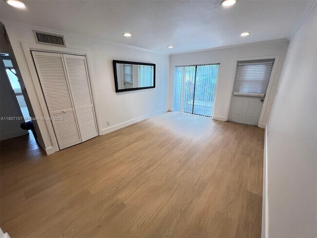 Foto del edificio - 11342 Royal Palm Blvd