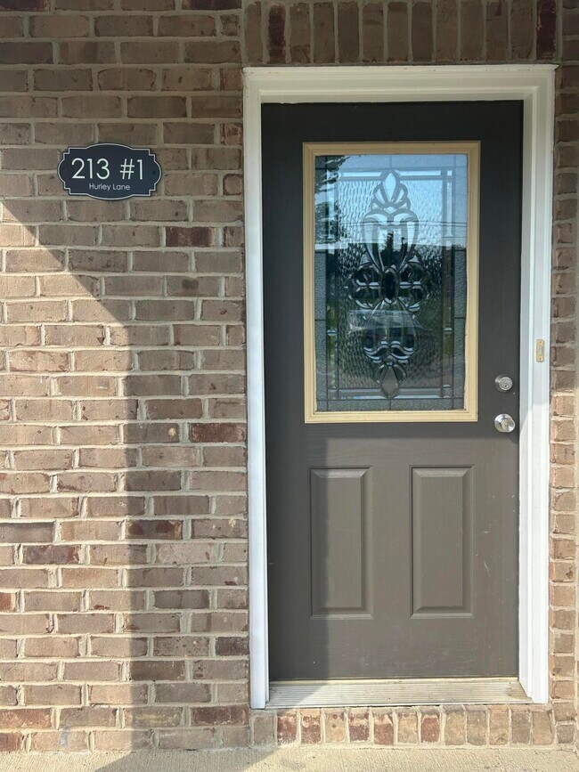 Foto del edificio - 213 Hurley Ln