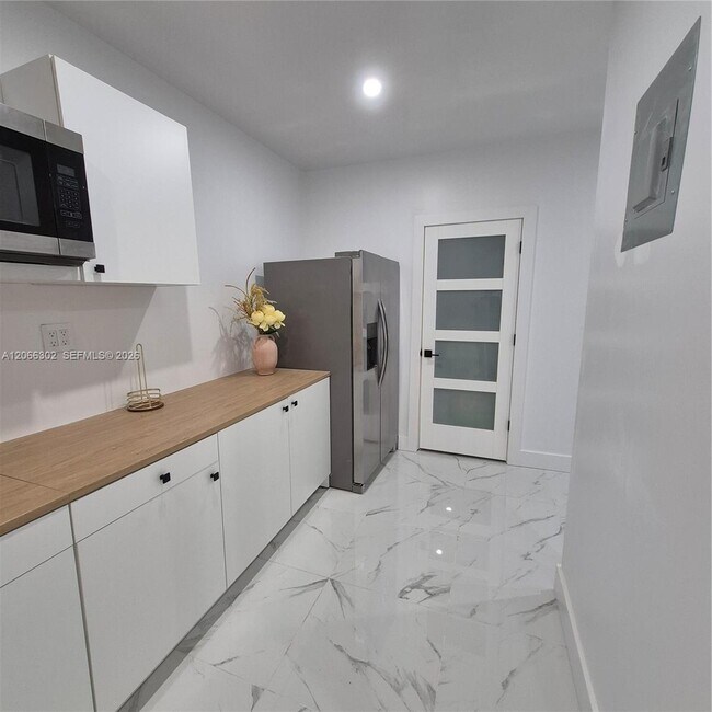 Foto del edificio - 8220 NW 199th St