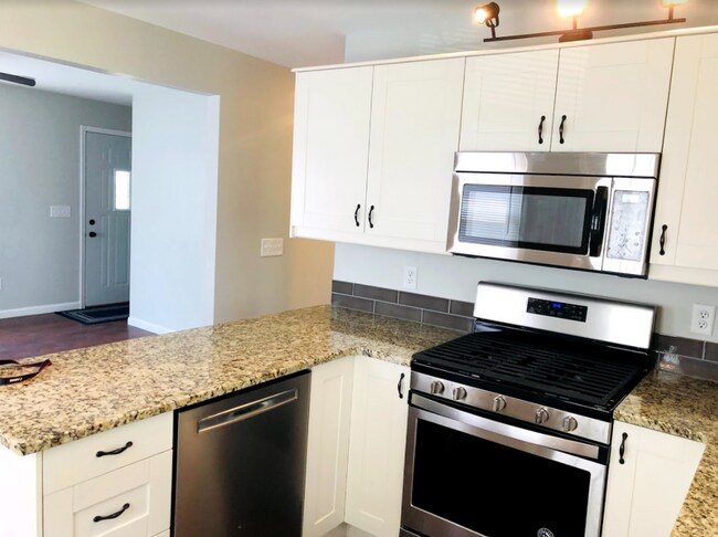 Building Photo - 620 N Zane Ave