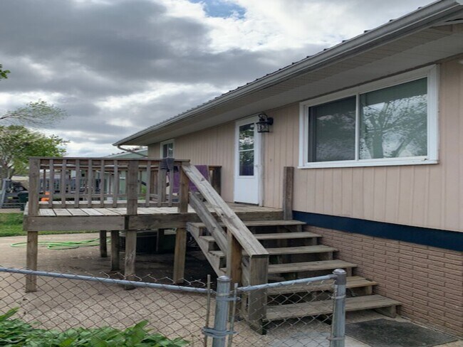 Building Photo - 6211 Eastview Ave SW