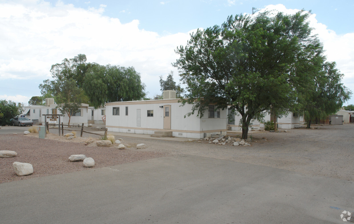Foto principal - 1649 W Wetmore Rd