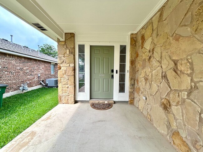 Building Photo - 3/BR 2/BA Bath Home with Fully Equipped Ki...