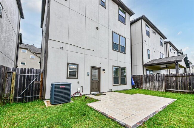 Building Photo - 1504 Peyton Oaks Pl