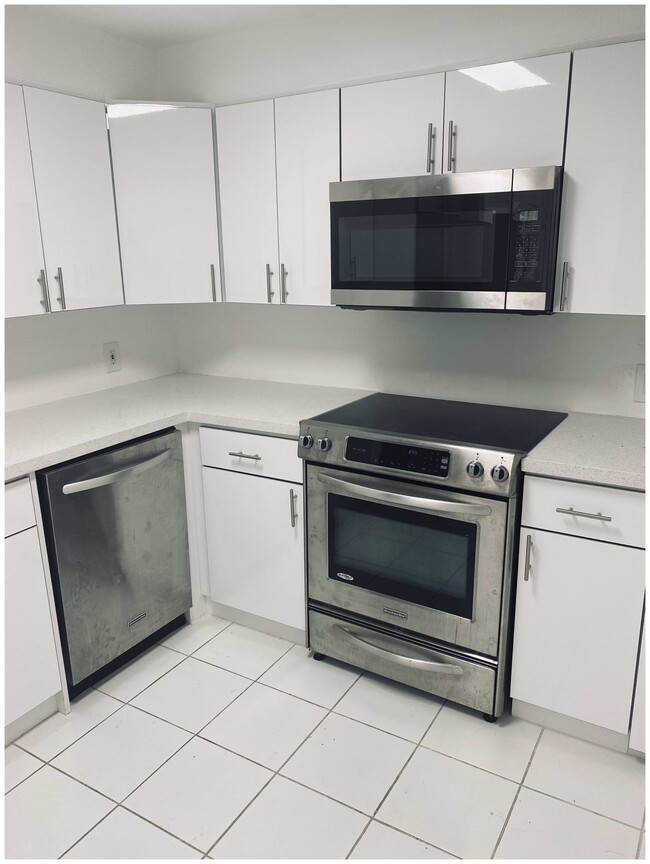 Building Photo - 13155 Ixora Ct