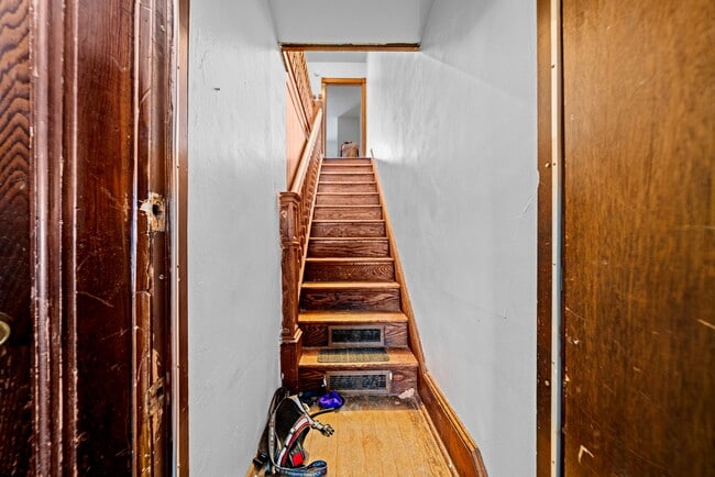 Building Photo - 74 S 6th Ave