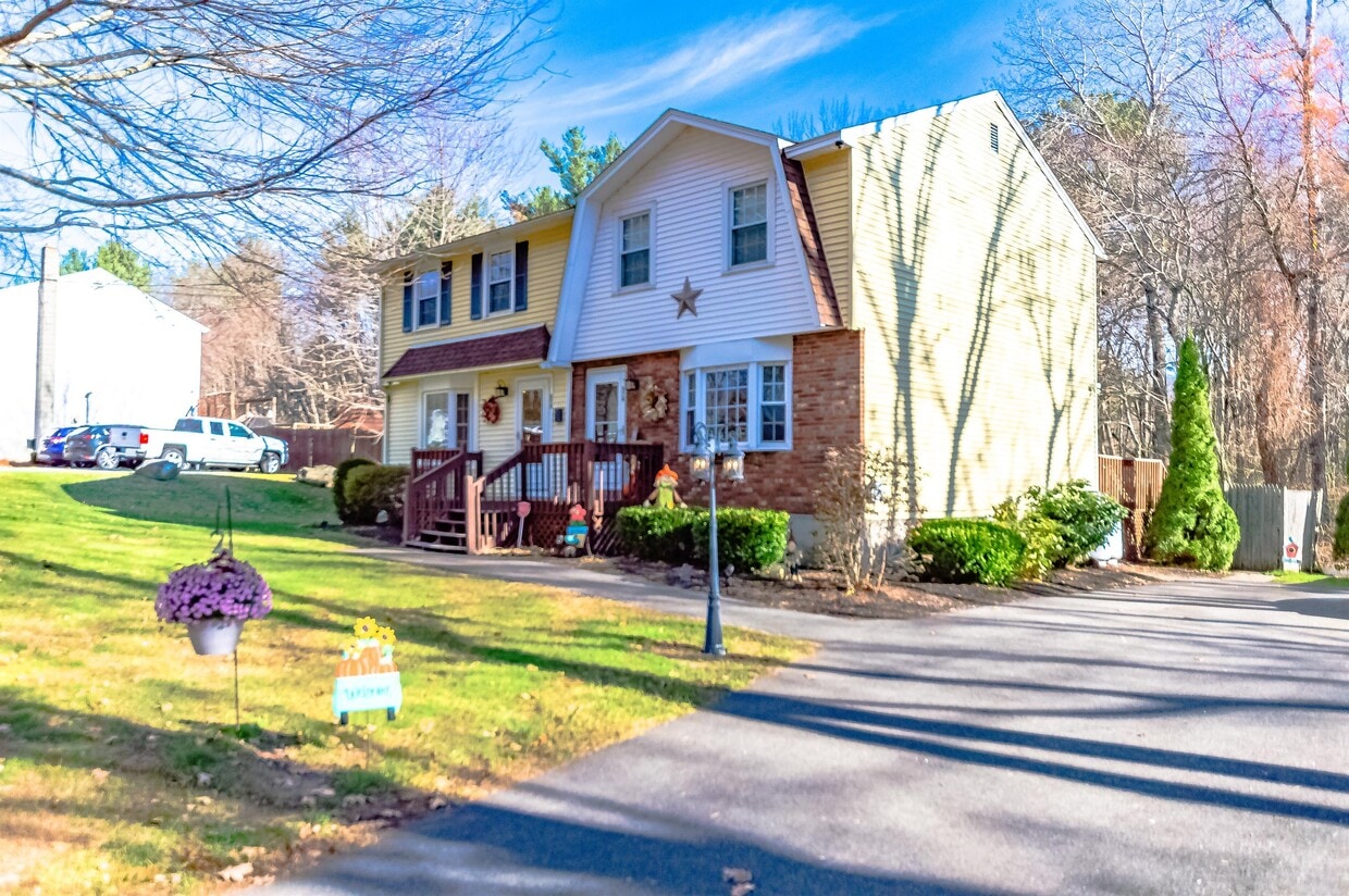 Primary Photo - 87 Scobie Pond Rd