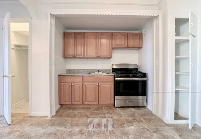 Building Photo - 720 St Marks Ave