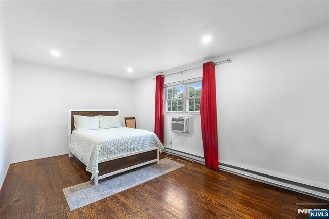 Foto del edificio - 384 Terhune St