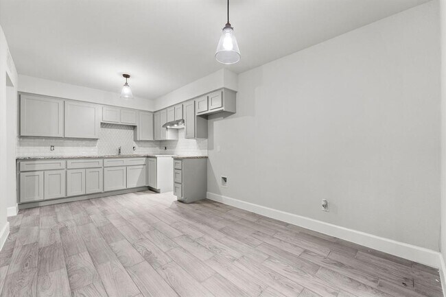 Foto del edificio - 9026 Kempwood Dr