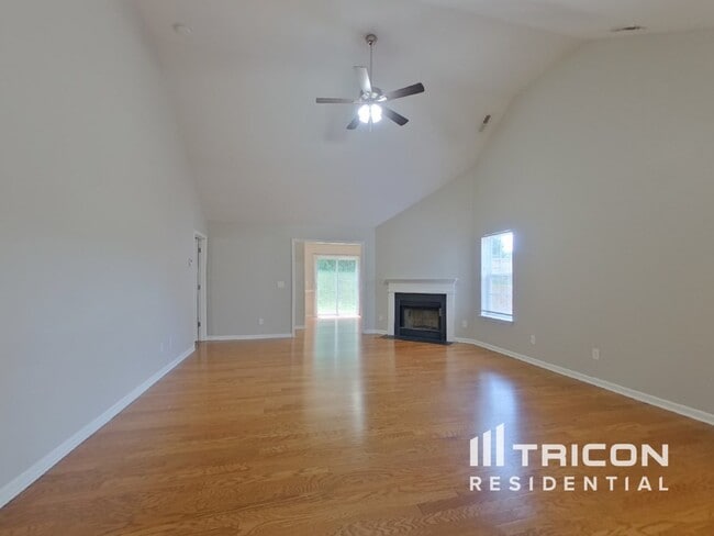 Building Photo - 7610 Hidden Creek Dr