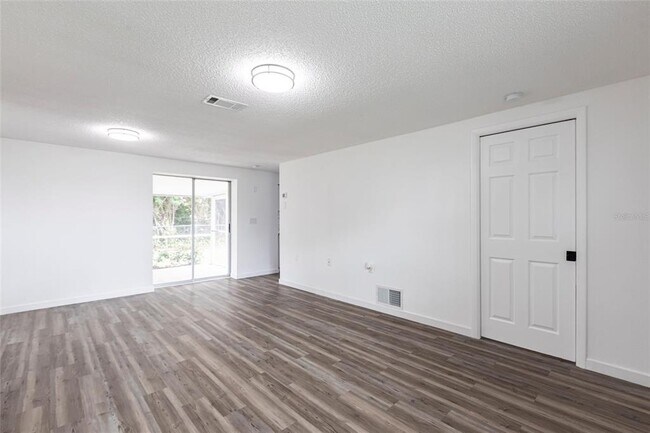 Foto del edificio - 3081 Englewood Rd