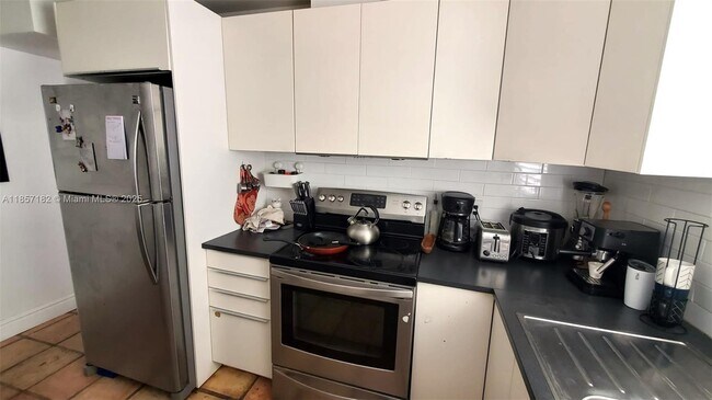 Foto del edificio - 7757 SW 86th St