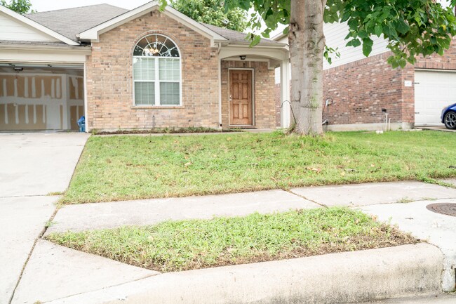 Building Photo - 1421 Rainbow Parke Dr