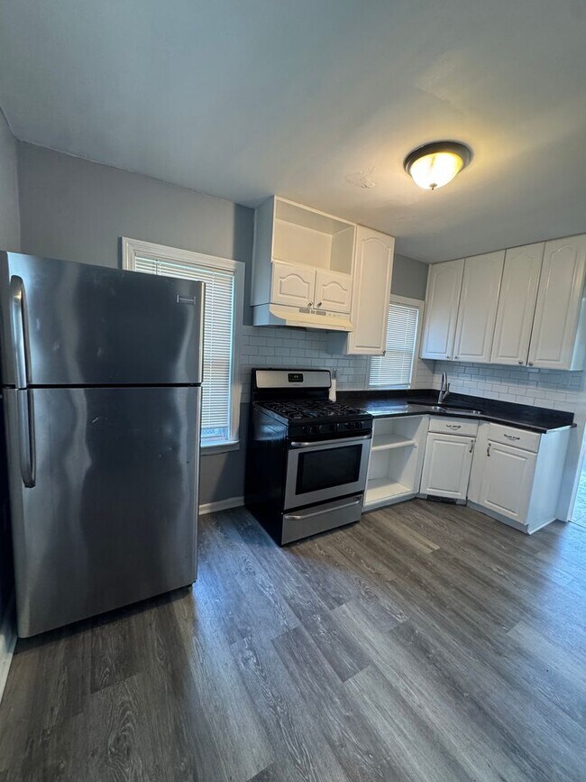 Foto del edificio - 2 Bedroom 1 Bathroom house in Calumet Park...