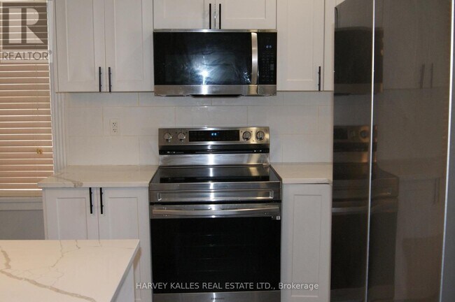 Photo du bâtiment - 70 Centre St W