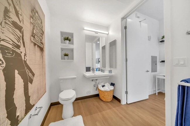 Interior Photo - Cocoon 63