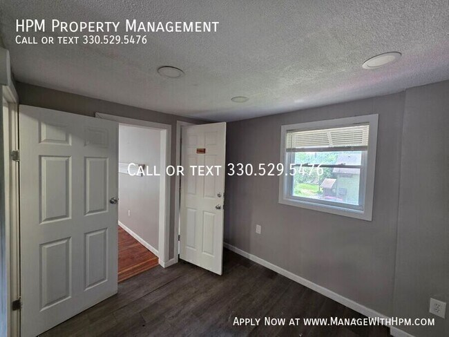Foto del edificio - 392 Bailey Ct