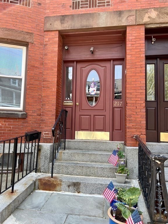 Building Photo - 217 Webster St