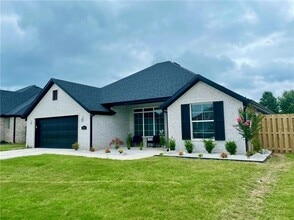 Building Photo - 2014 W Chandler Ave