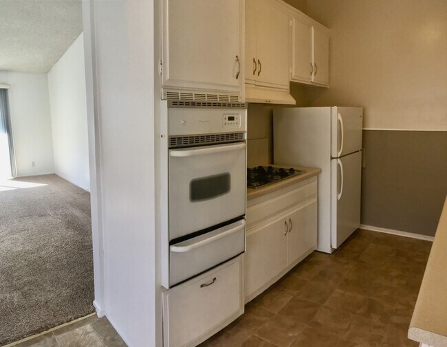 Foto del edificio - Mid Town Ventura - One Bedroom, One Bathro...