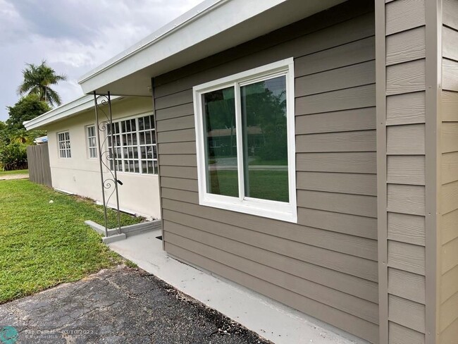 Building Photo - 100 Almar Dr