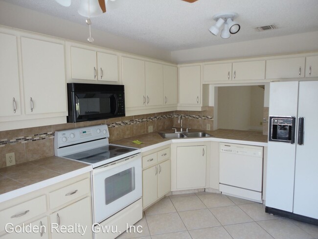 Building Photo - 3 br, 2.5 bath Apartment - 4121 NW 9th Ave #3