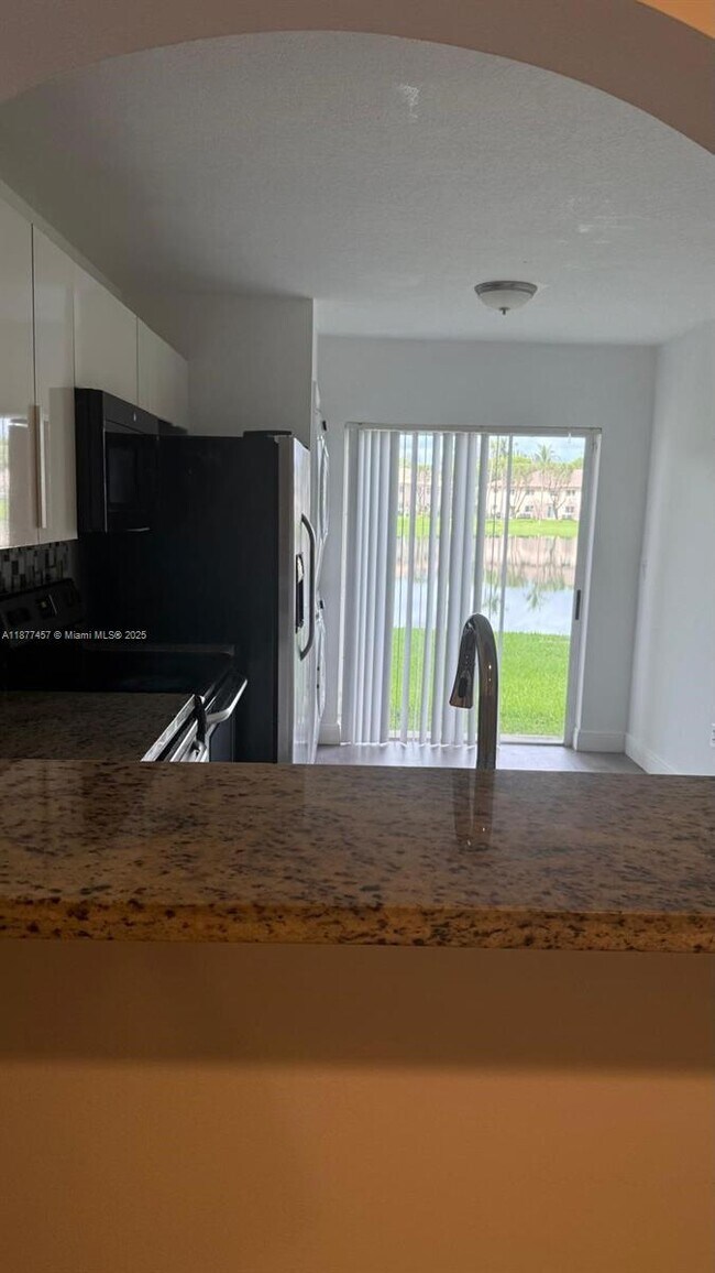 Foto del edificio - 2650 SE 12th Pl