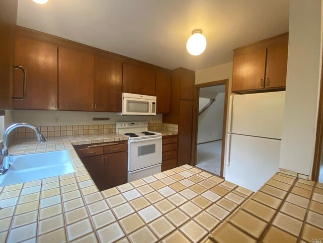 Building Photo - 1400 Wallis Ct