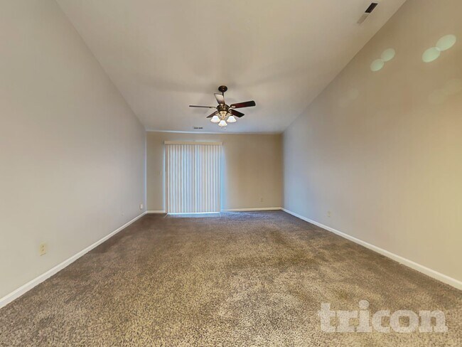 Foto del edificio - 1420 Pencross Ln