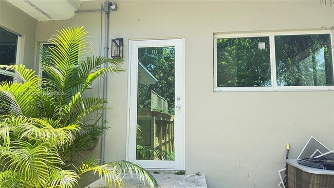 Foto del edificio - 499 NE 112th St