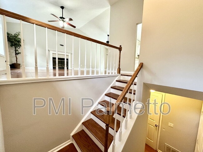 Building Photo - 844 Bentley Dr