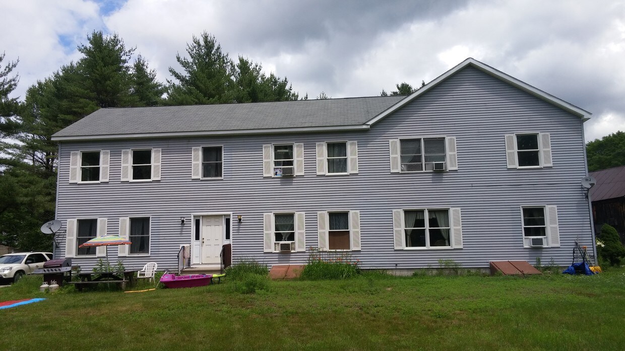 Side view: overall dimensions are 72x28', two storeys - 91-93 Old Richmond Rd