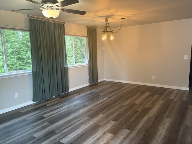 Building Photo - 61 E Ellinor Peak Pl