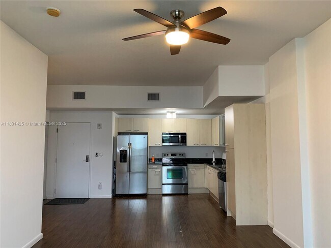 Foto del edificio - 1350 NW 8th Ct