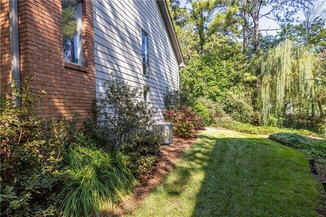 Building Photo - 2690 Camden Glen Ct