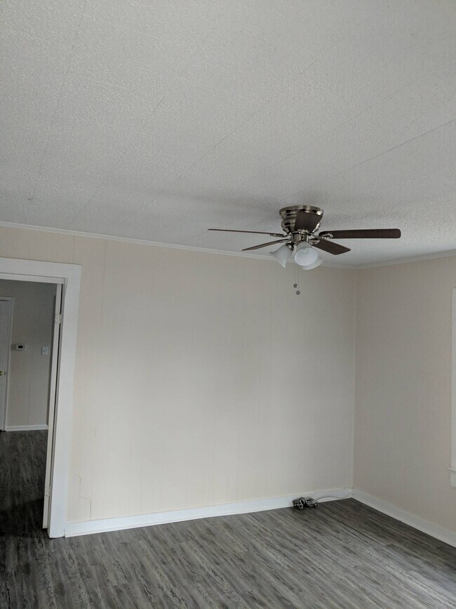 Foto del edificio - 1574 Springdale Rd