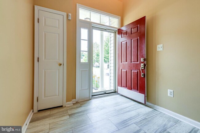 Foto del edificio - 7707 Sullivan Cir