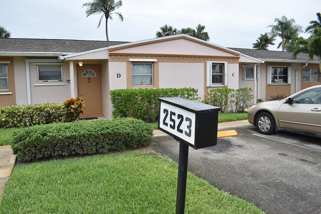 Building Photo - 2523 Dudley Dr W
