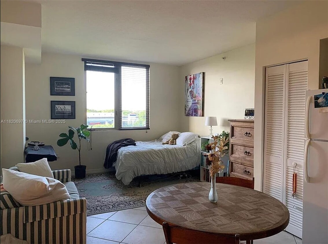 Primary Photo - 2630 SW 28th St