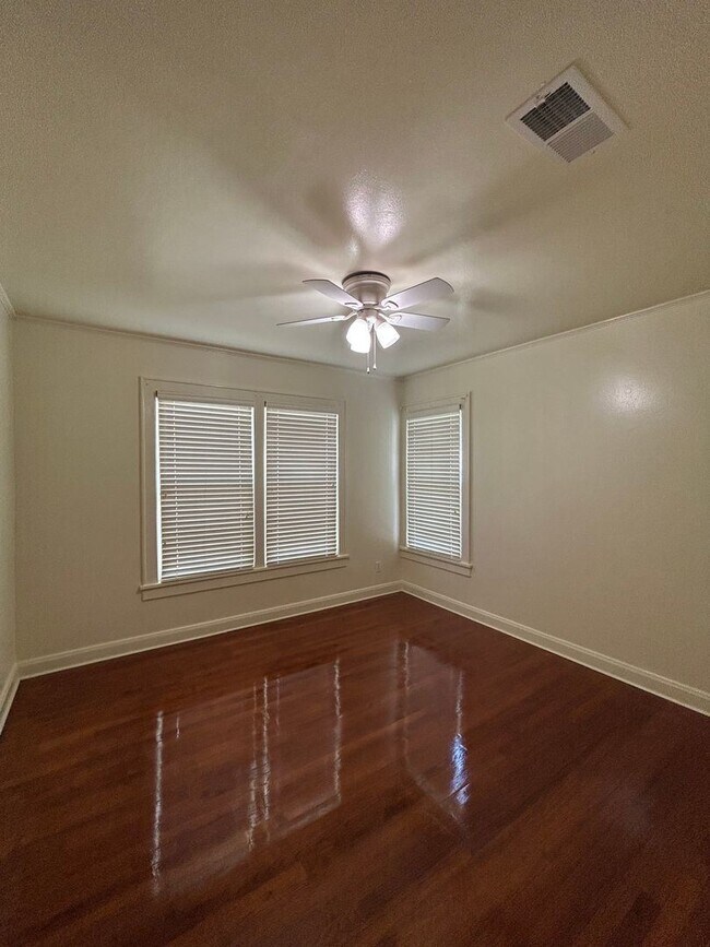 Foto del edificio - 3 br, 1.5 bath House - 131 Pennsylvania Ave