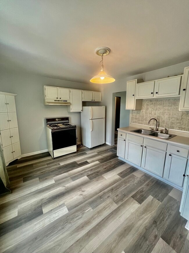 Building Photo - 5432 25th Ave